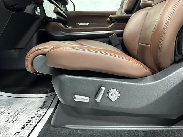 Photo of 2025 Flight Blue Metallic Clearcoat Lincoln Navigator