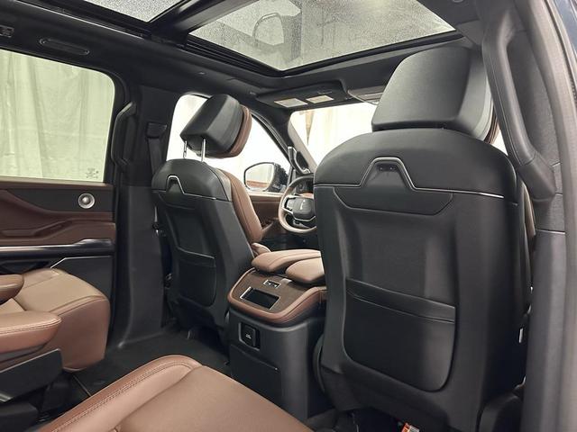 Photo of 2025 Flight Blue Metallic Clearcoat Lincoln Navigator