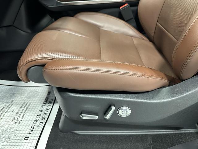 Photo of 2025 Flight Blue Metallic Clearcoat Lincoln Navigator