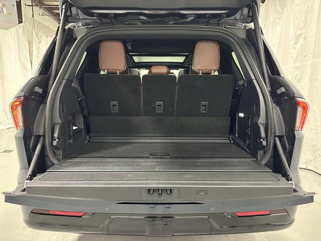 Photo of 2025 Flight Blue Metallic Clearcoat Lincoln Navigator