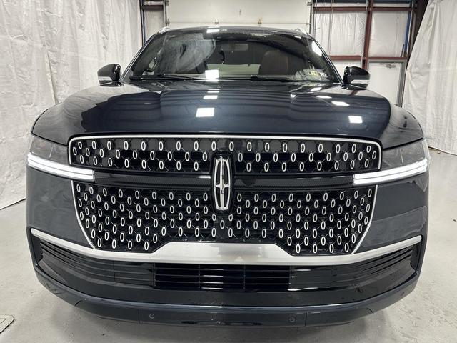 Photo of 2025 Flight Blue Metallic Clearcoat Lincoln Navigator
