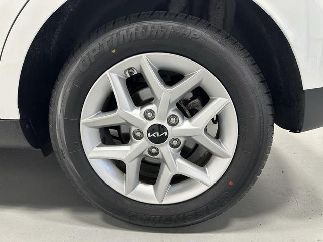 Photo of 2024 Snow White Pearl Kia Soul