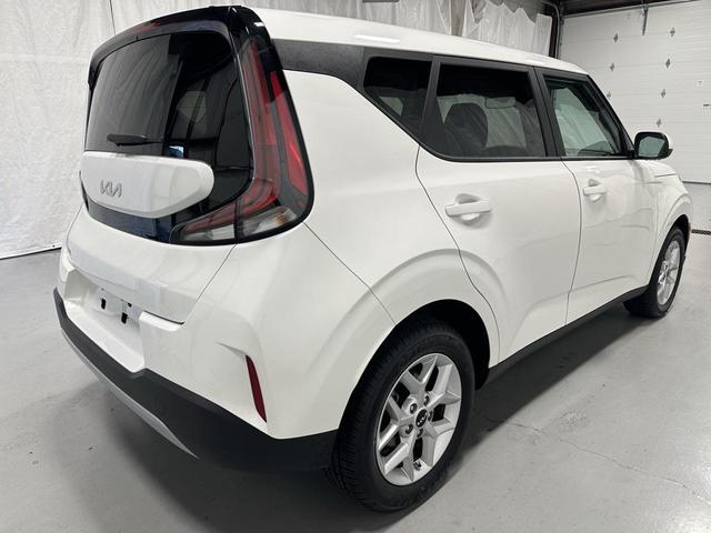 Photo of 2024 Snow White Pearl Kia Soul