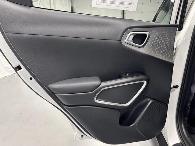 Photo of 2024 Snow White Pearl Kia Soul