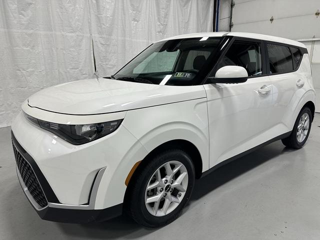 Photo of 2024 Snow White Pearl Kia Soul