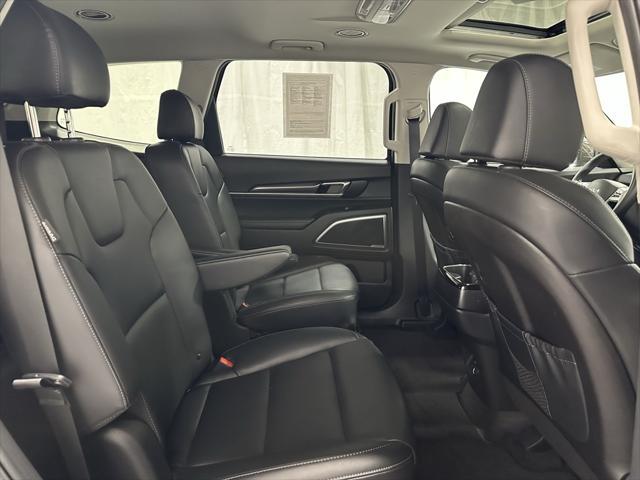 Photo of 2025 Dark Moss Kia Telluride