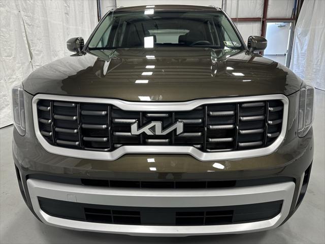 Photo of 2025 Dark Moss Kia Telluride