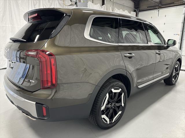 Photo of 2025 Dark Moss Kia Telluride