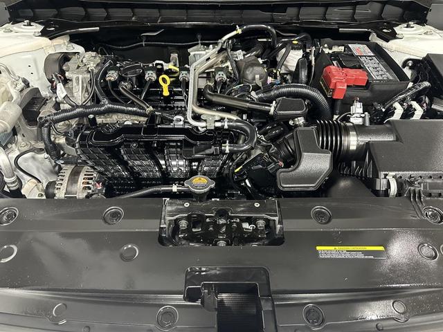 Photo of 2024 Pearl White Tricoat Nissan Altima
