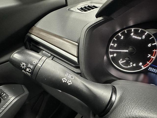Photo of 2024 Pearl White Tricoat Nissan Altima