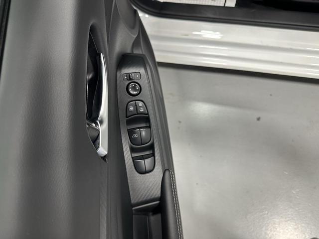 Photo of 2024 Pearl White Tricoat Nissan Altima
