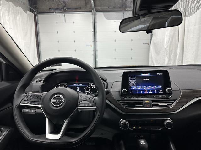 Photo of 2024 Pearl White Tricoat Nissan Altima
