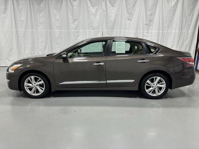 Photo of 2015 Java Metallic Nissan Altima