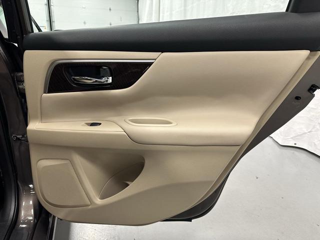 Photo of 2015 Java Metallic Nissan Altima