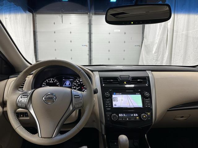 Photo of 2015 Java Metallic Nissan Altima