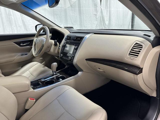 Photo of 2015 Java Metallic Nissan Altima