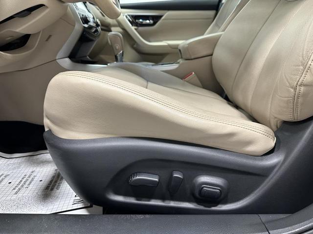 Photo of 2015 Java Metallic Nissan Altima
