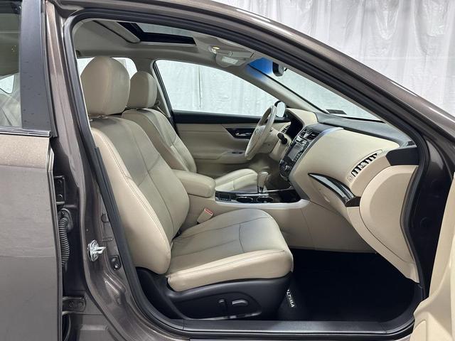 Photo of 2015 Java Metallic Nissan Altima