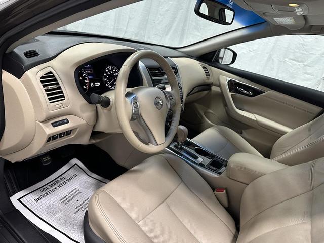 Photo of 2015 Java Metallic Nissan Altima