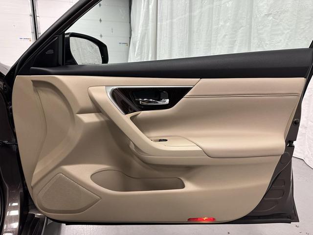 Photo of 2015 Java Metallic Nissan Altima