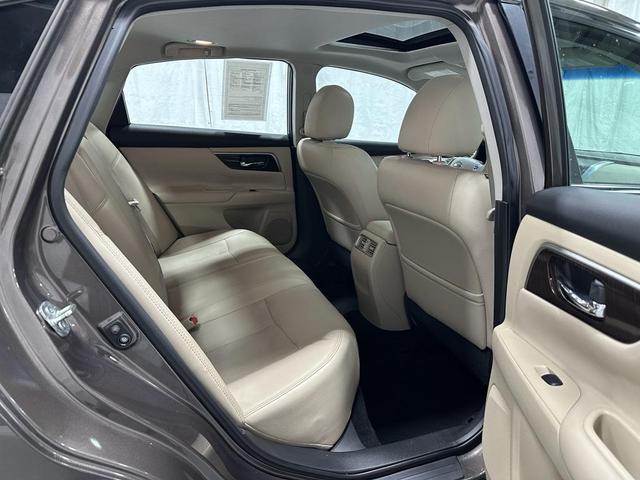 Photo of 2015 Java Metallic Nissan Altima