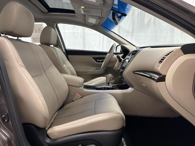 Photo of 2015 Java Metallic Nissan Altima