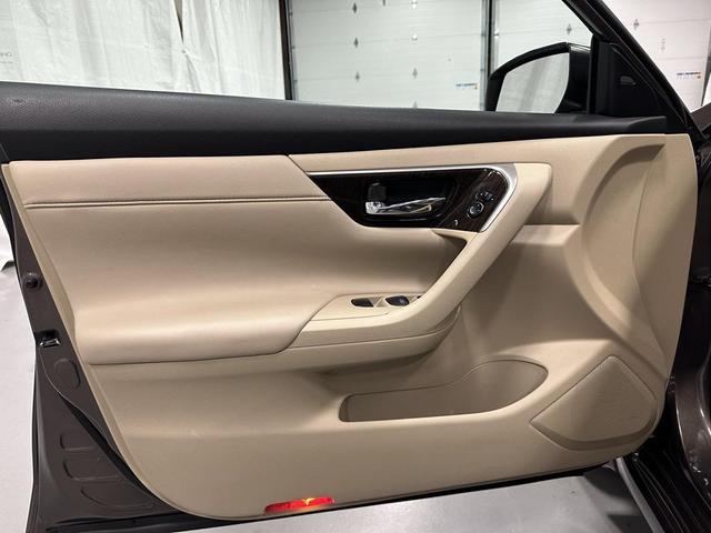 Photo of 2015 Java Metallic Nissan Altima