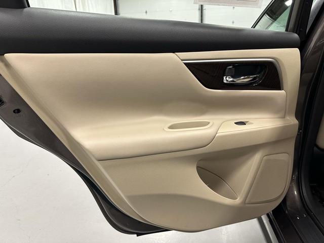 Photo of 2015 Java Metallic Nissan Altima