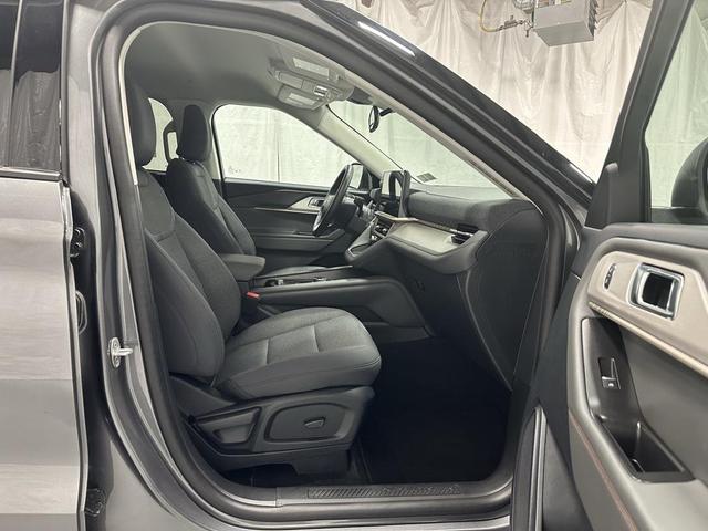 Photo of 2025 Carbonized Gray Metallic Ford Explorer
