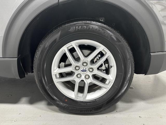Photo of 2025 Carbonized Gray Metallic Ford Explorer