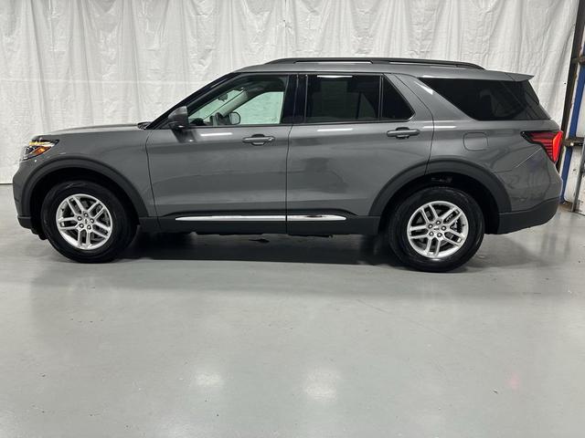 Photo of 2025 Carbonized Gray Metallic Ford Explorer