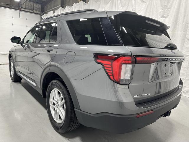 Photo of 2025 Carbonized Gray Metallic Ford Explorer