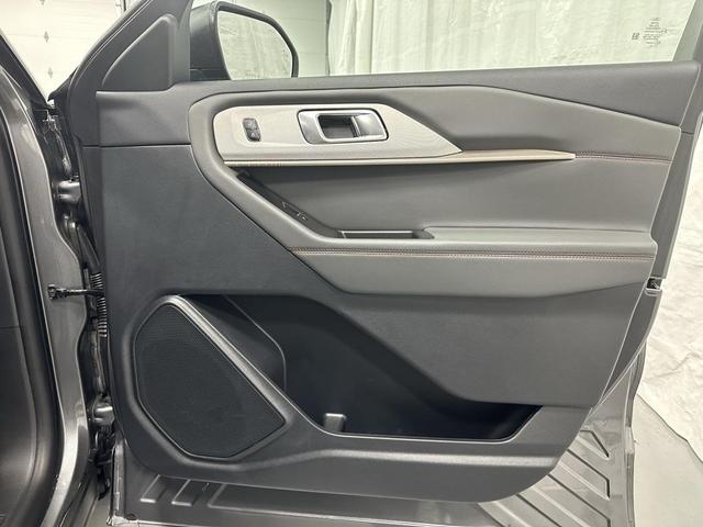 Photo of 2025 Carbonized Gray Metallic Ford Explorer