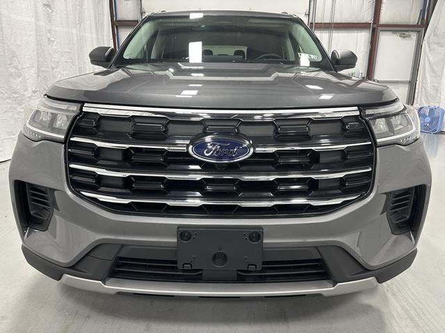 Photo of 2025 Carbonized Gray Metallic Ford Explorer