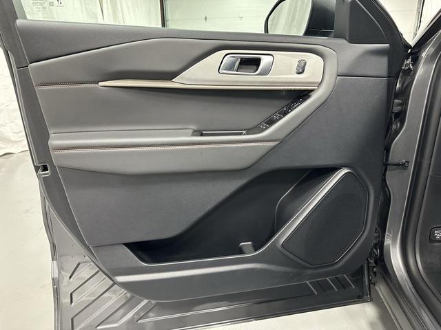 Photo of 2025 Carbonized Gray Metallic Ford Explorer