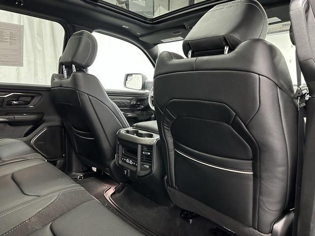 Photo of 2025 Diamond Black Crystal Pearlcoat RAM 1500