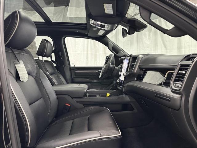 Photo of 2025 Diamond Black Crystal Pearlcoat RAM 1500
