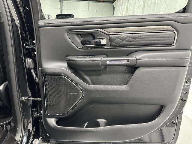 Photo of 2025 Diamond Black Crystal Pearlcoat RAM 1500