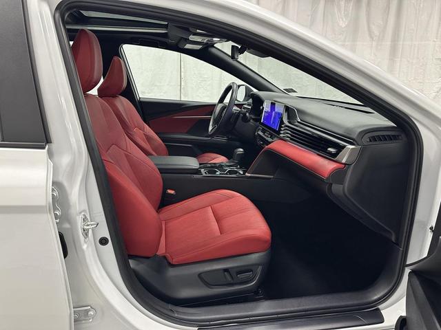 Photo of 2025 Wind Chill Pearl Toyota Camry