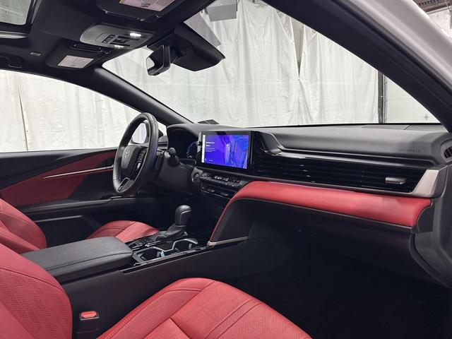 Photo of 2025 Wind Chill Pearl Toyota Camry