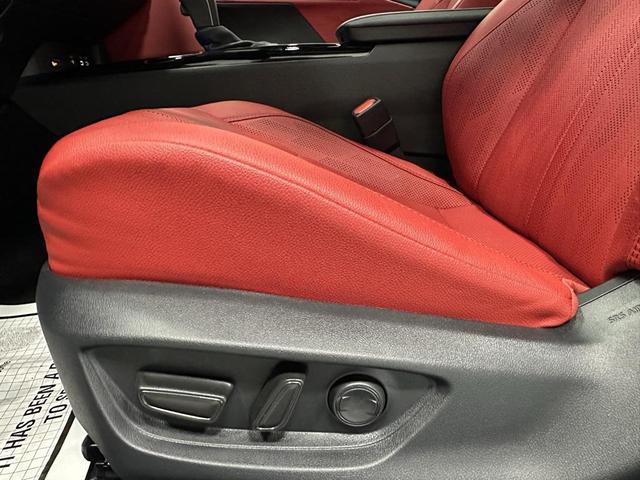 Photo of 2025 Wind Chill Pearl Toyota Camry