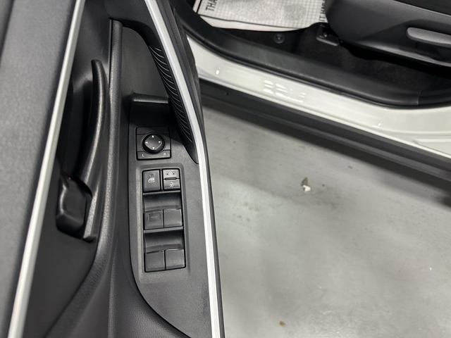 Photo of 2025 Ice Cap Toyota RAV4