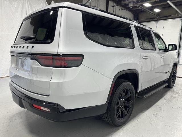 Photo of 2024 Silver Zynith Jeep Wagoneer L