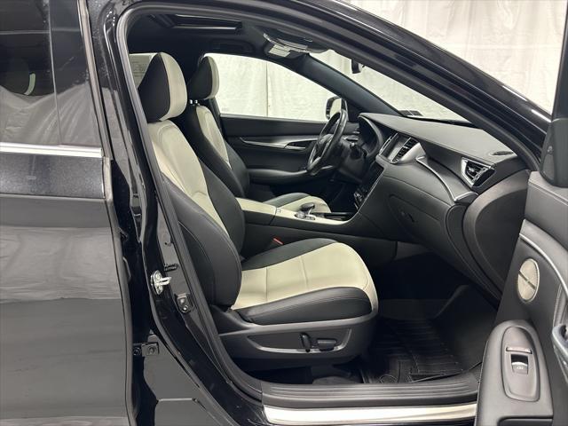 Photo of 2022 Mineral Black INFINITI QX55