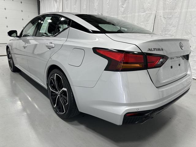Photo of 2024 Brilliant Silver Metallic Nissan Altima