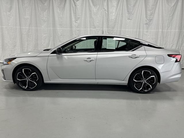 Photo of 2024 Brilliant Silver Metallic Nissan Altima