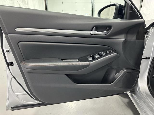 Photo of 2024 Brilliant Silver Metallic Nissan Altima