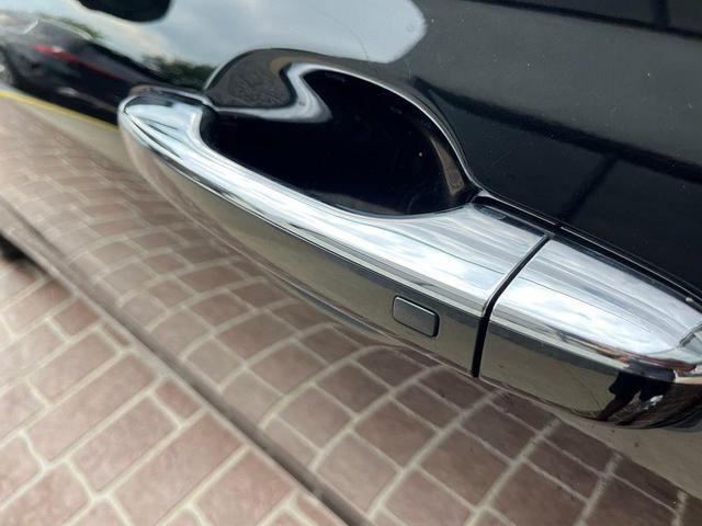 Photo of 2017 Caspian Black Genesis G90