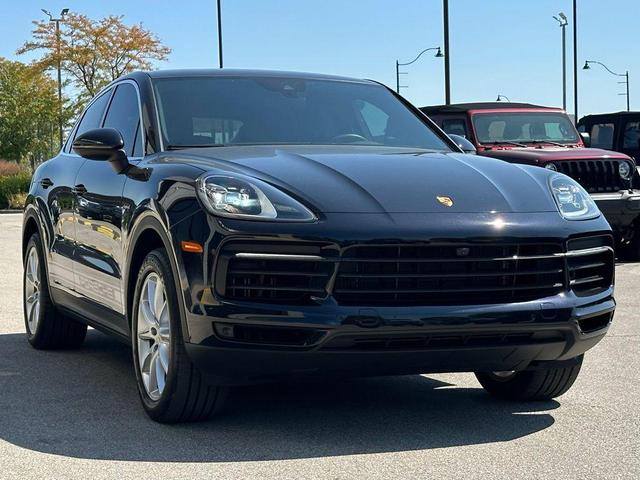 Photo of 2022 Jet Black Metallic Porsche Cayenne