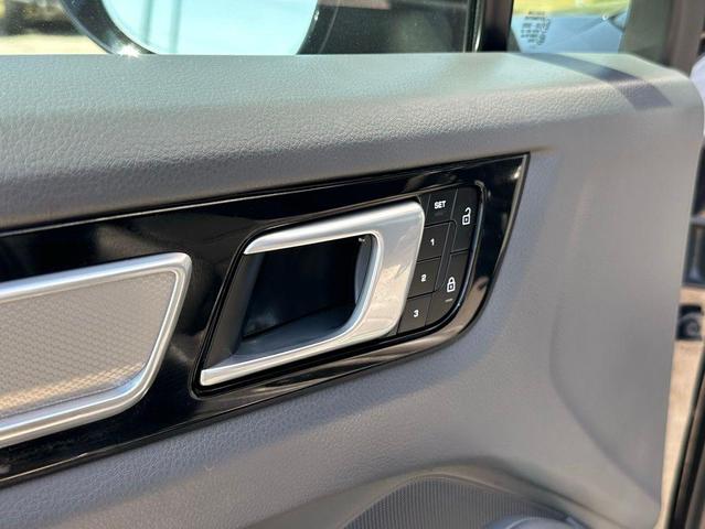 Photo of 2022 Jet Black Metallic Porsche Cayenne
